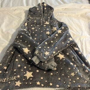 Great condition comfy with glow in dark stars